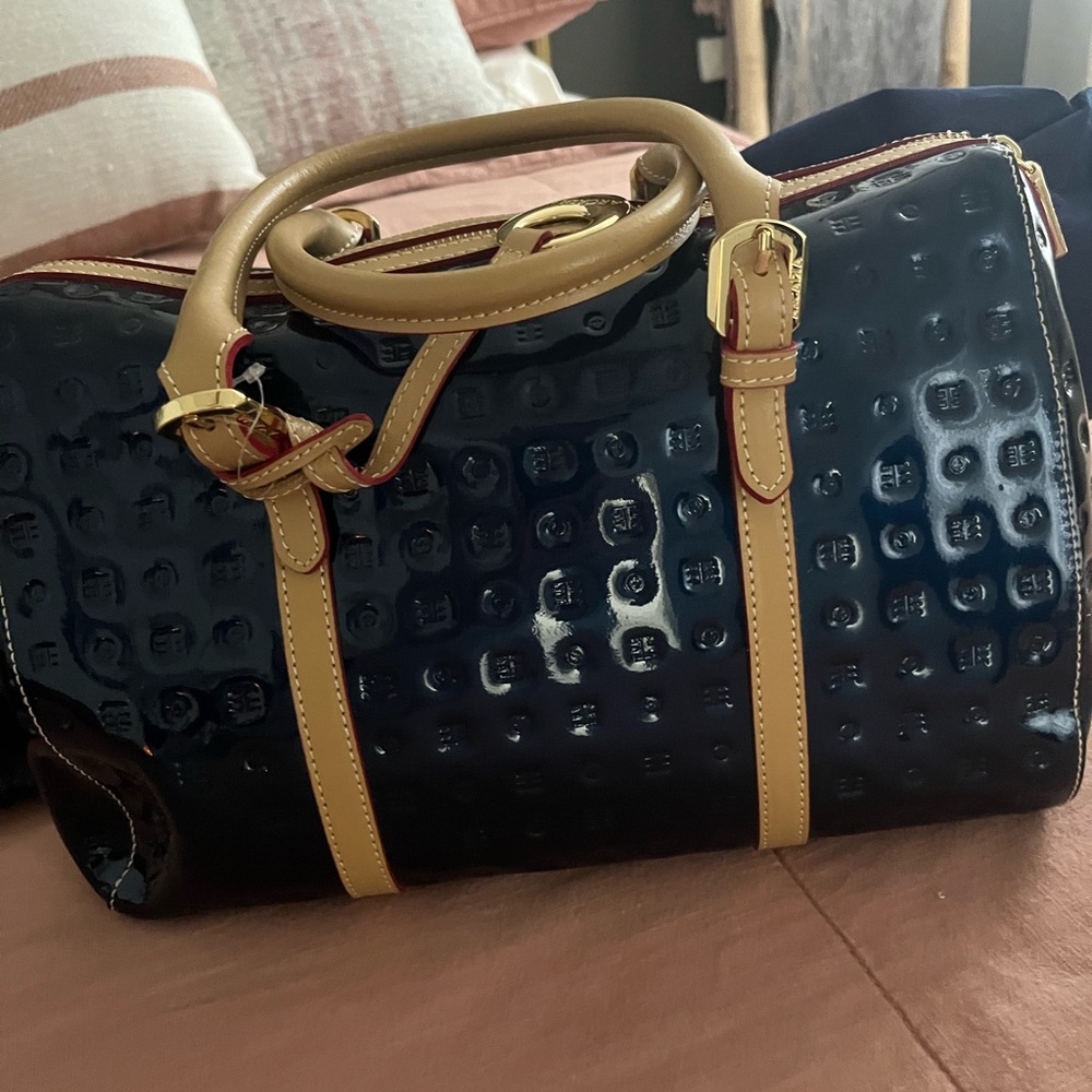 Arcadia Black and Tan Shoulder Bag